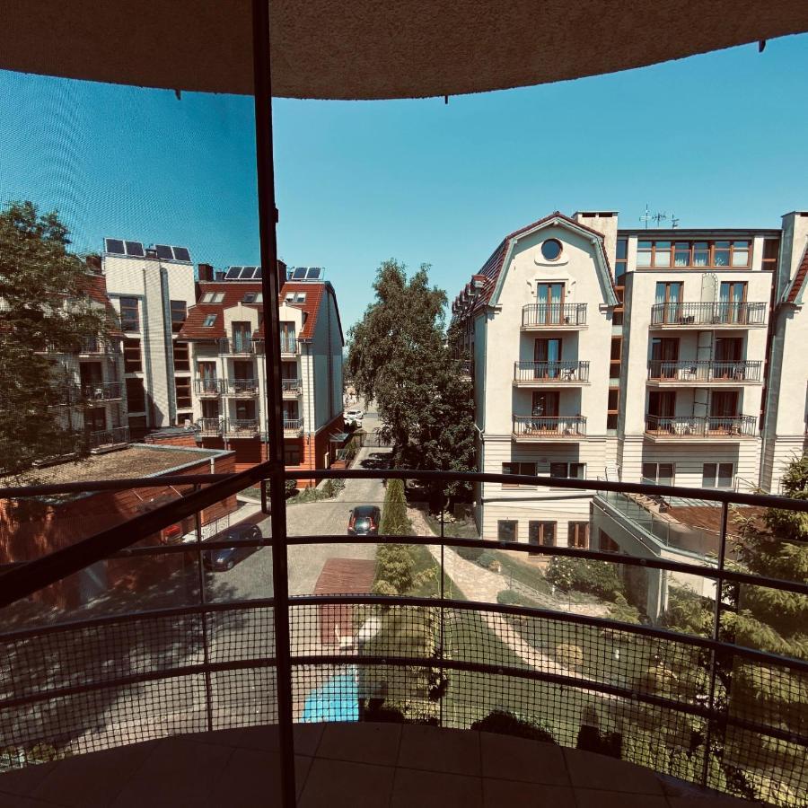 Apartment Balcony,1003289976:JPEG